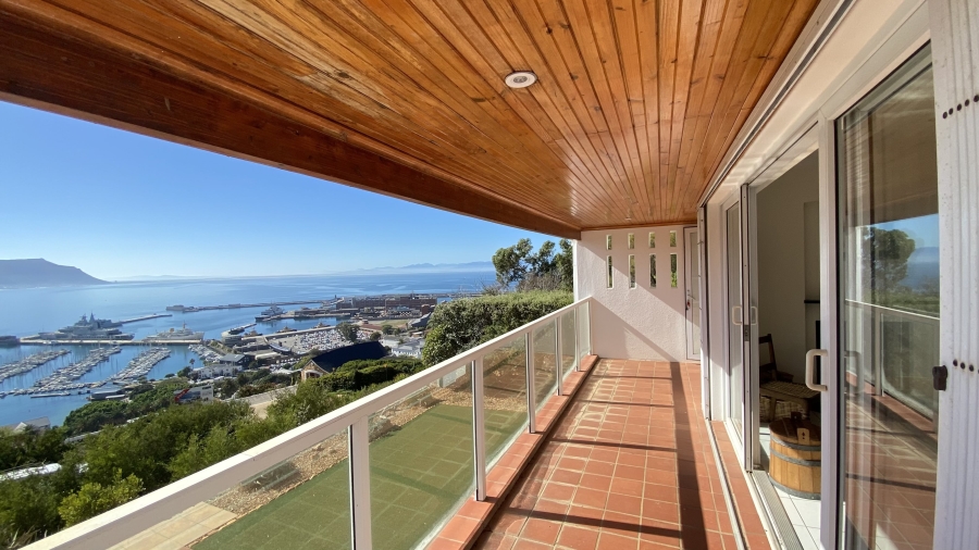 5 Bedroom Property for Sale in Simons Kloof Western Cape